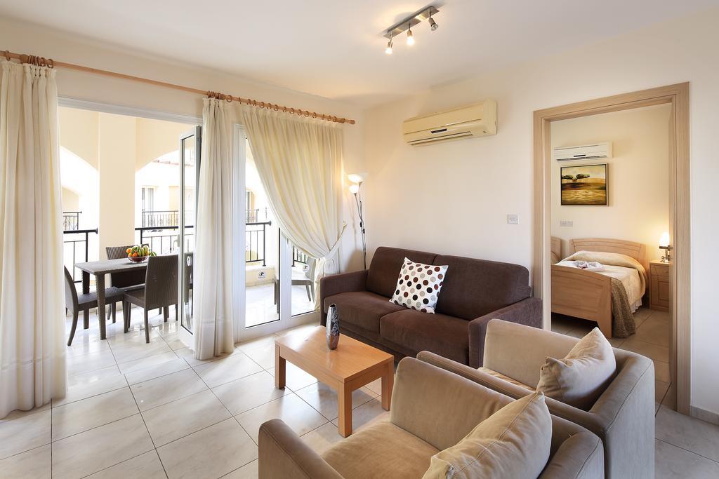 Apartament Adamou Gardens Pafos Zewnętrze zdjęcie